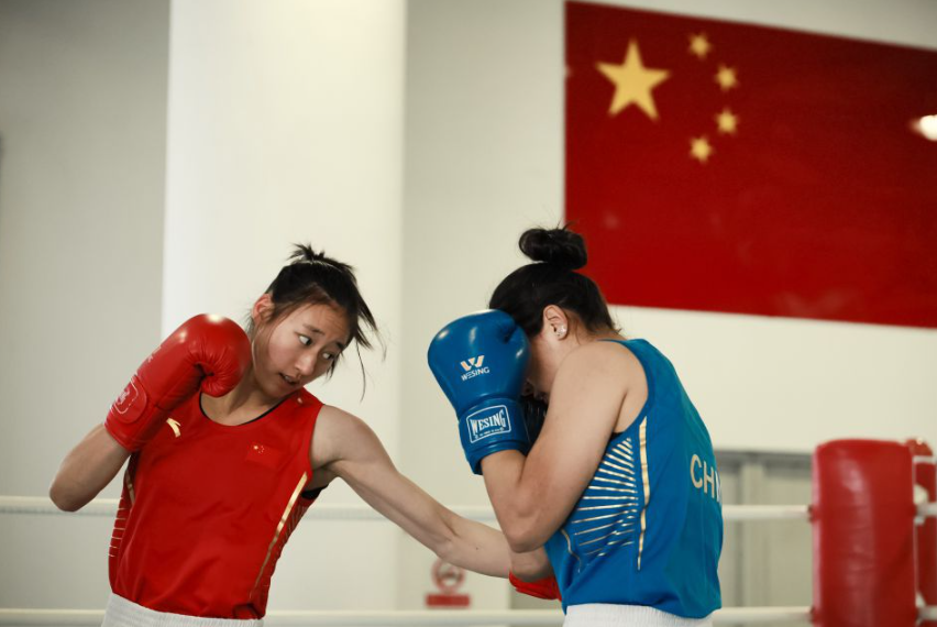 九游娱乐app的手机版与电脑版对比